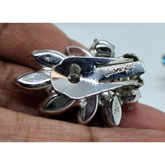 Vintage Hattie Carnegie Signed Sparkling Blue AB Rhinestone Clip Earrings NWT - Picture 3 of 9